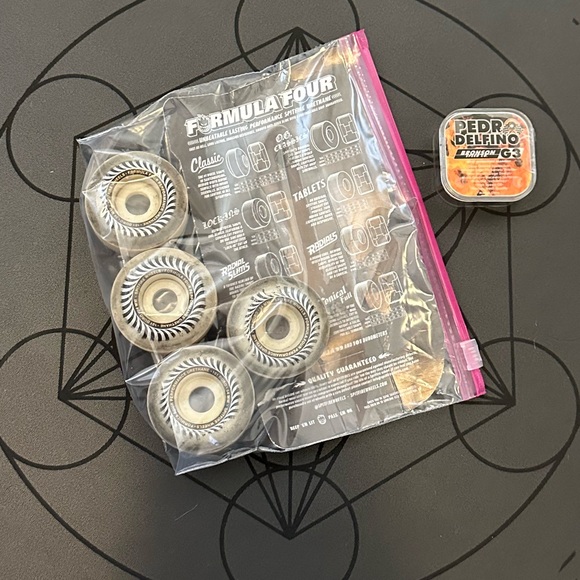 Spitfire Formula Four Skateboard Wheels & Bronson Bearings - Picture 1 of 2